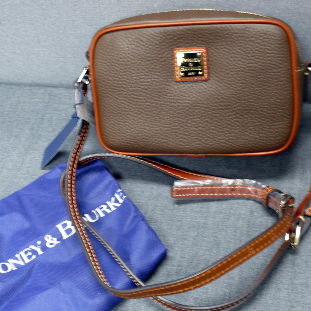Dooney & Bourke Pebble Grain Camera Crossbody NWT